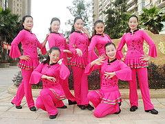 杨丽萍的广场舞视频,舞动人生，绽放魅力